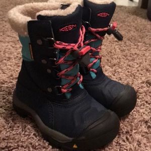 Girls Size 9. Keen Winter boots